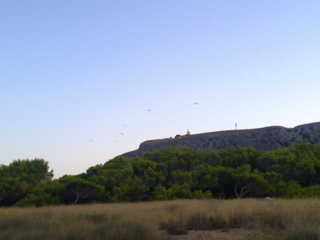 Parapentes en el faro de Santa Pola by surfer78z