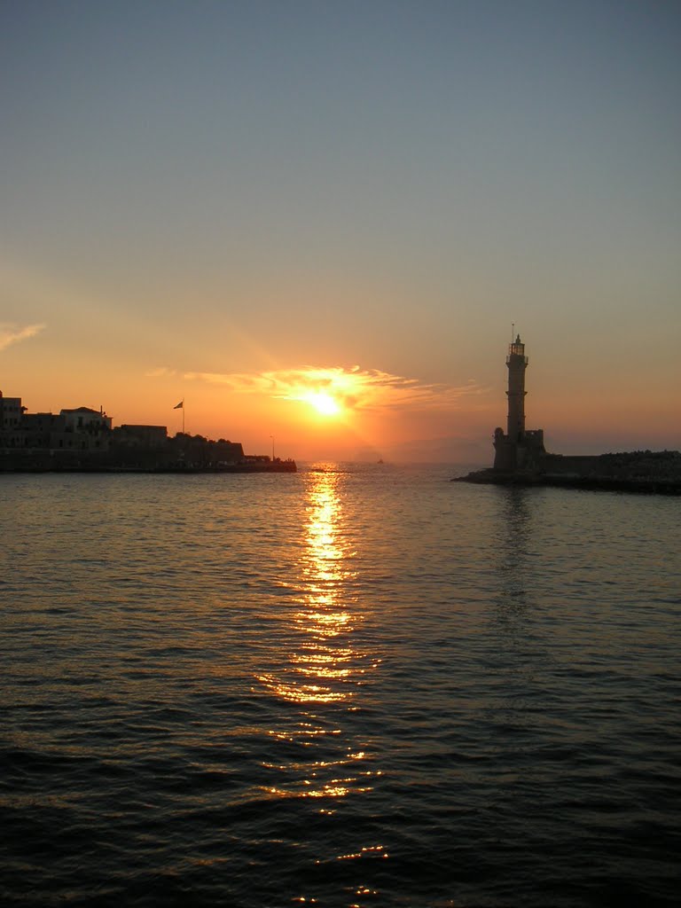 Chania Old Venetian Harbour Lighthouse - by R©my by romywebb se