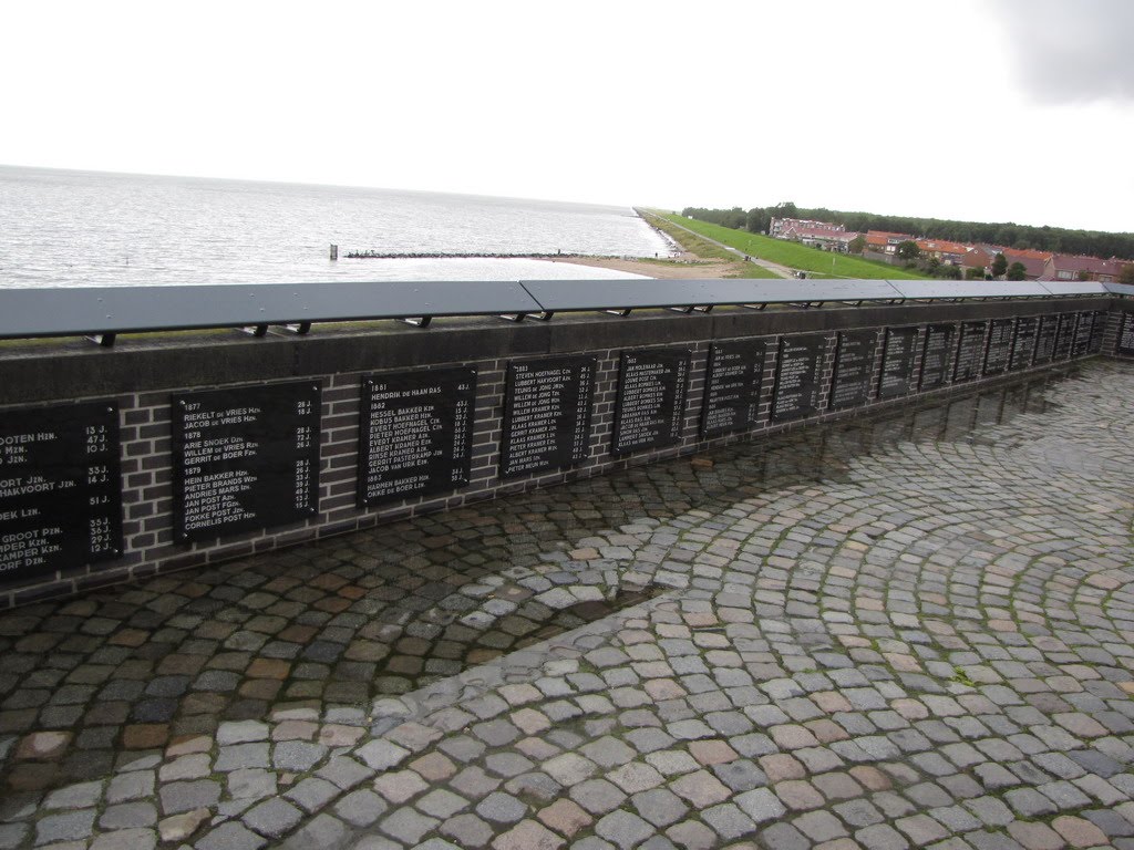 2302 Memorial to those who did not return from the sea, Urk, The Netherlands by ‫יוסף אבן כסף‬‎