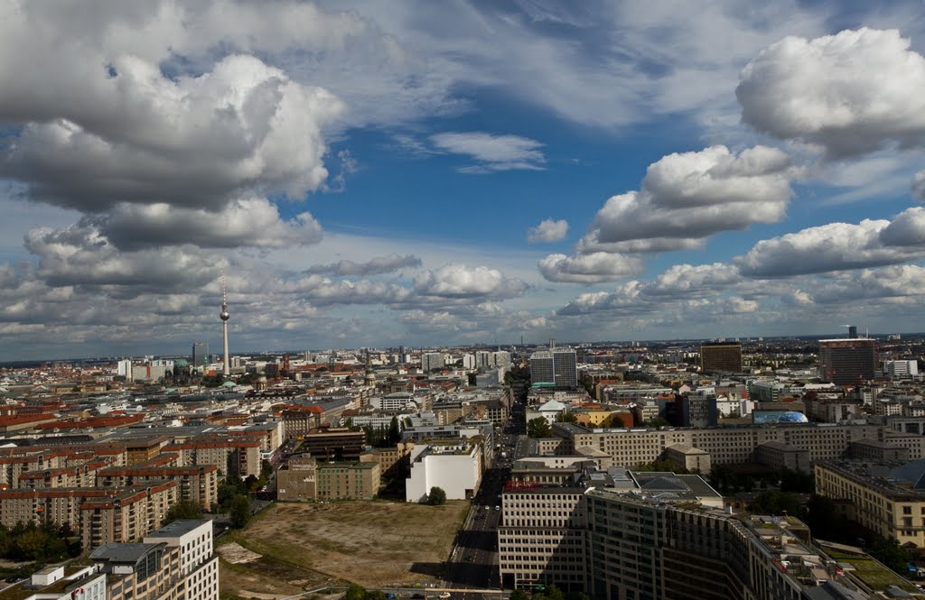 BL_16.09.2010_Berlin, über den Dächern der Stadt_Berlin, on the roofs of the city_III by Bella Licht