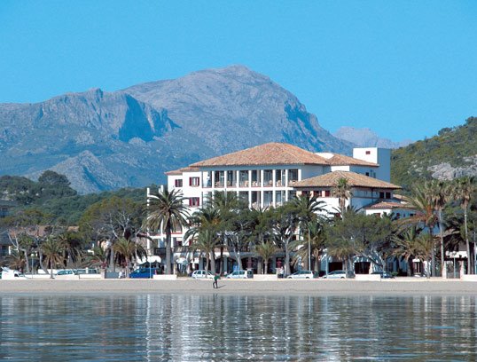 Hotel Uyal in front of the bay by pollensa