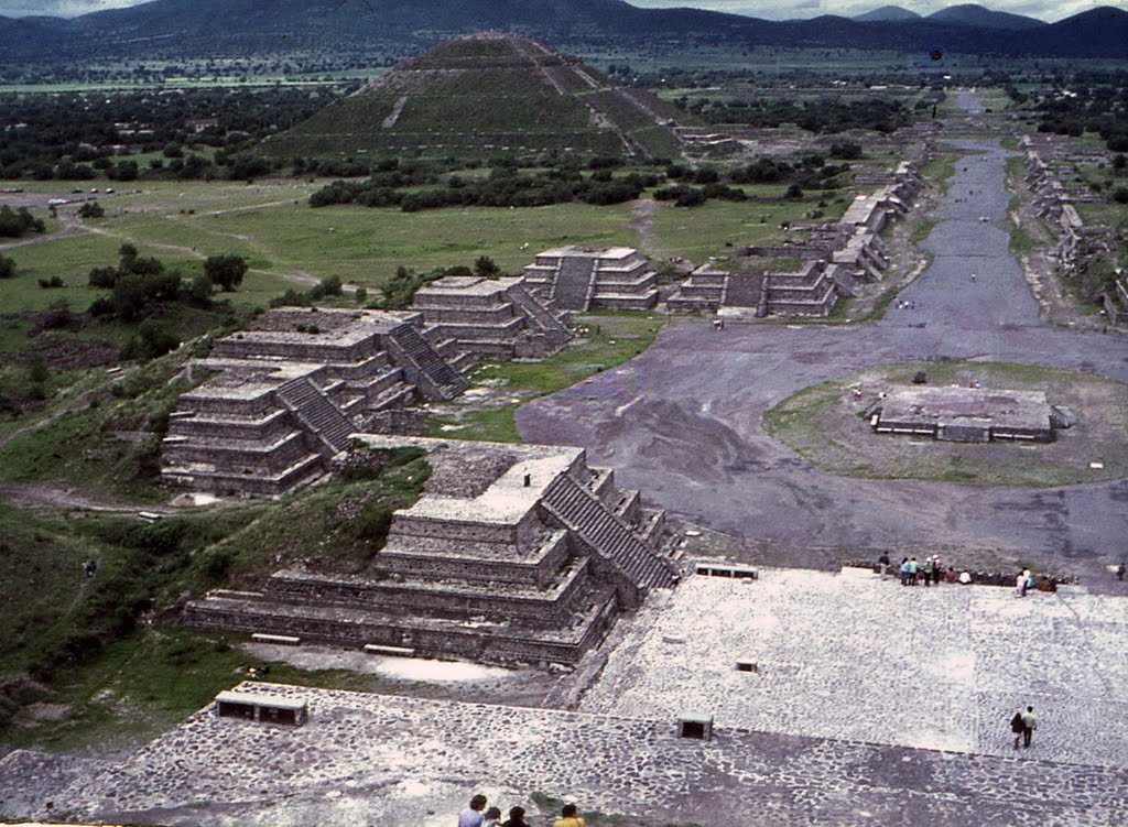 1971 MEX Teotihuacan -2112 by Kischlat