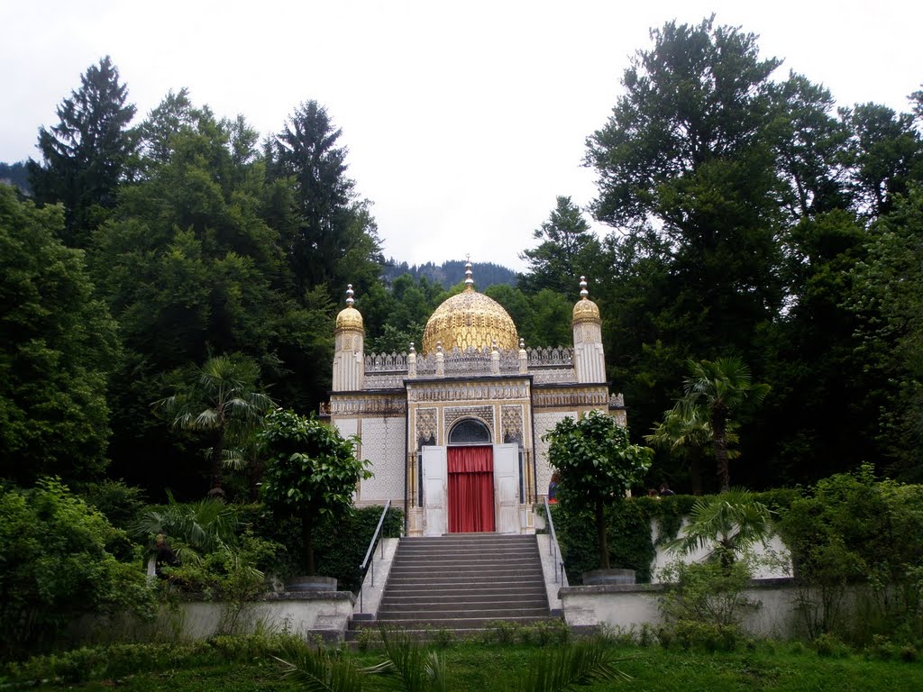 Linderhof, 82488 Ettal, Germany by GregorHH