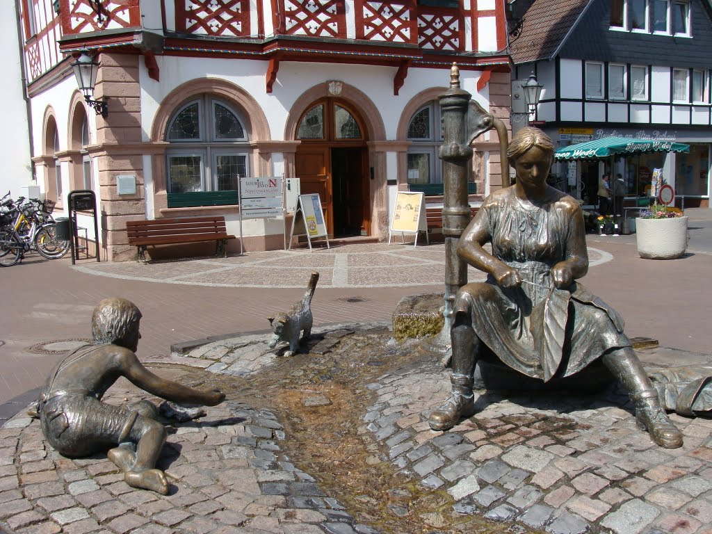 Lorsch Tabaknäherin am Stadtbrunnen by Contessa