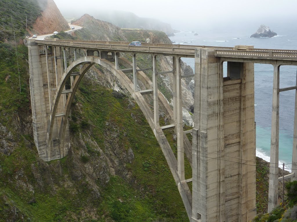 Beautiful Bixby Bridge in light fog by dliang