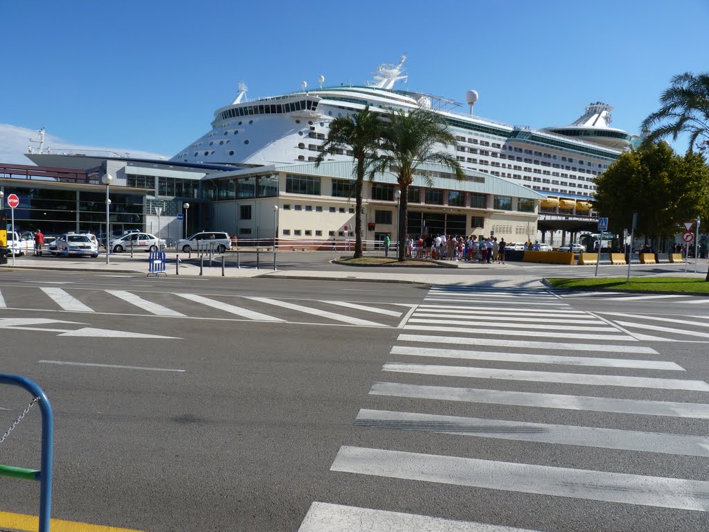 Kreuzfahrtschiff, Palma de Mallorca by DGr