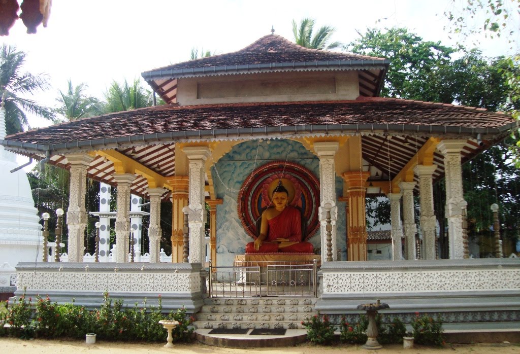 Wadduwa East, Wadduwa, Sri Lanka by Senanayaka Bandara