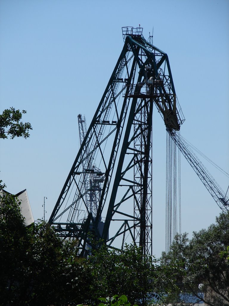 High capacity crane in Baltic shipyard (BLRT) by Janek Savik