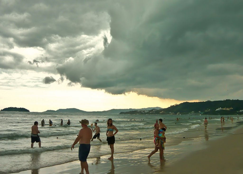 TEMPESTADE NA ILHA - Jurerê Internacional-Florianópolis,SC by marlongaspar