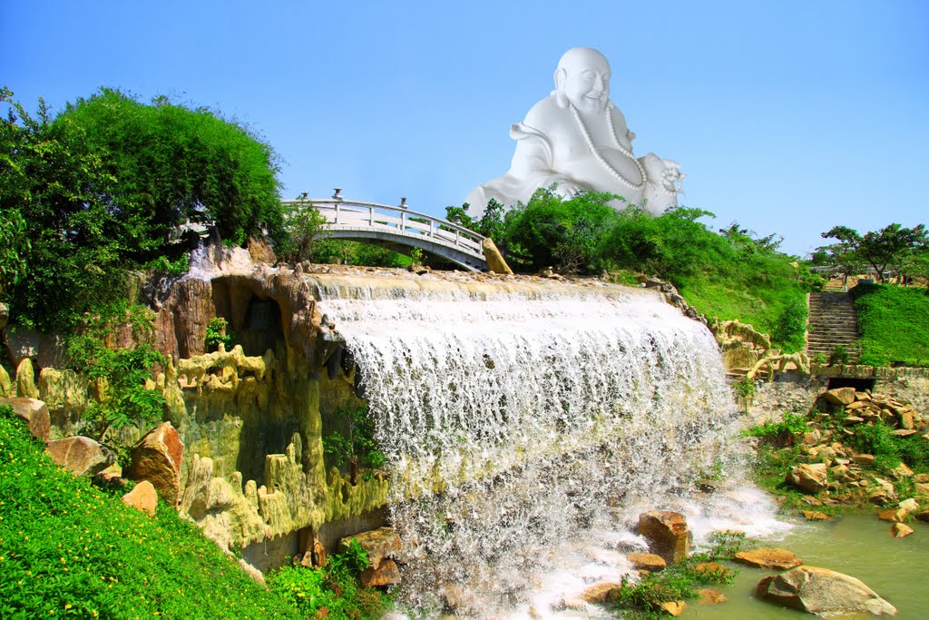 Cloud Lake waterfall and Happy Buddha Statue by deenadau