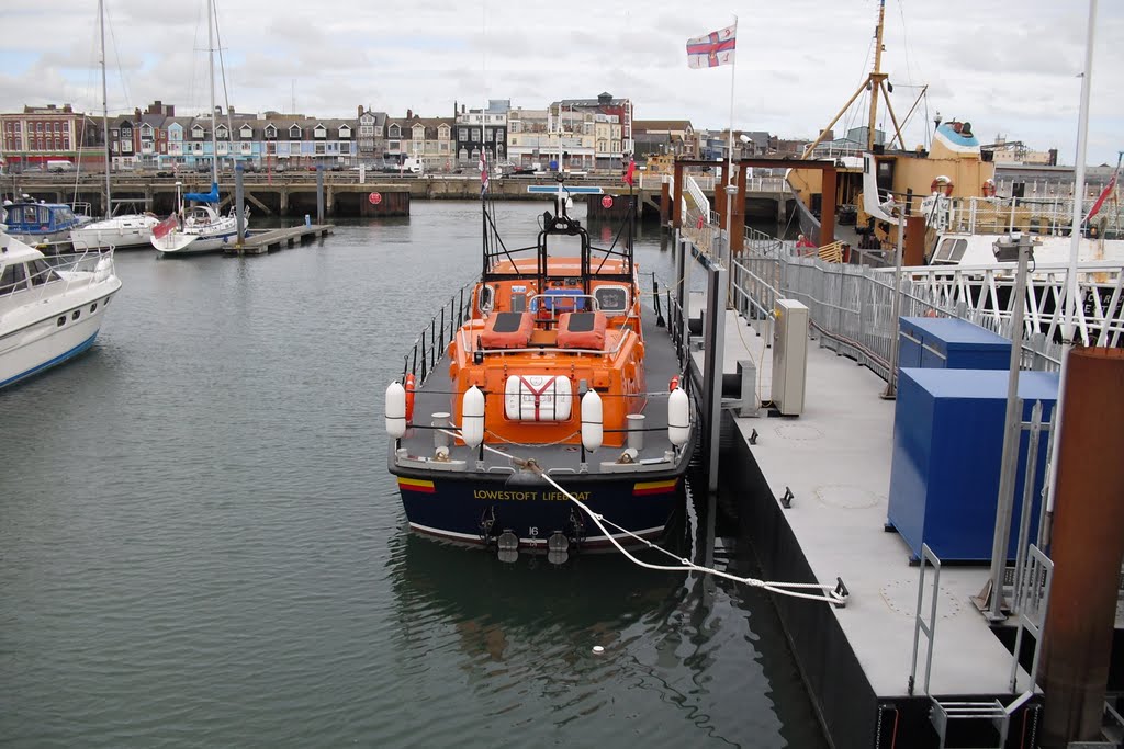 Lowestoft Lifeboat by timpami