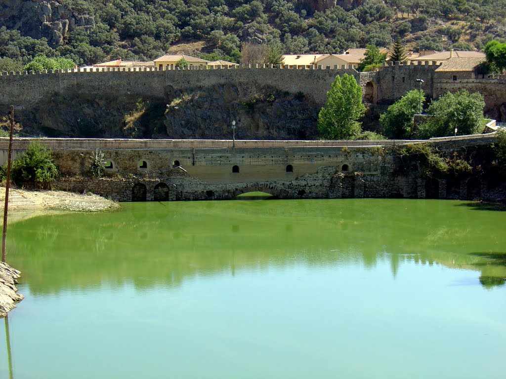 Murallas by Luis Domingo