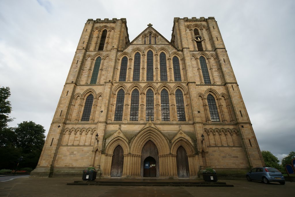 Ripon Cathedral by njellis