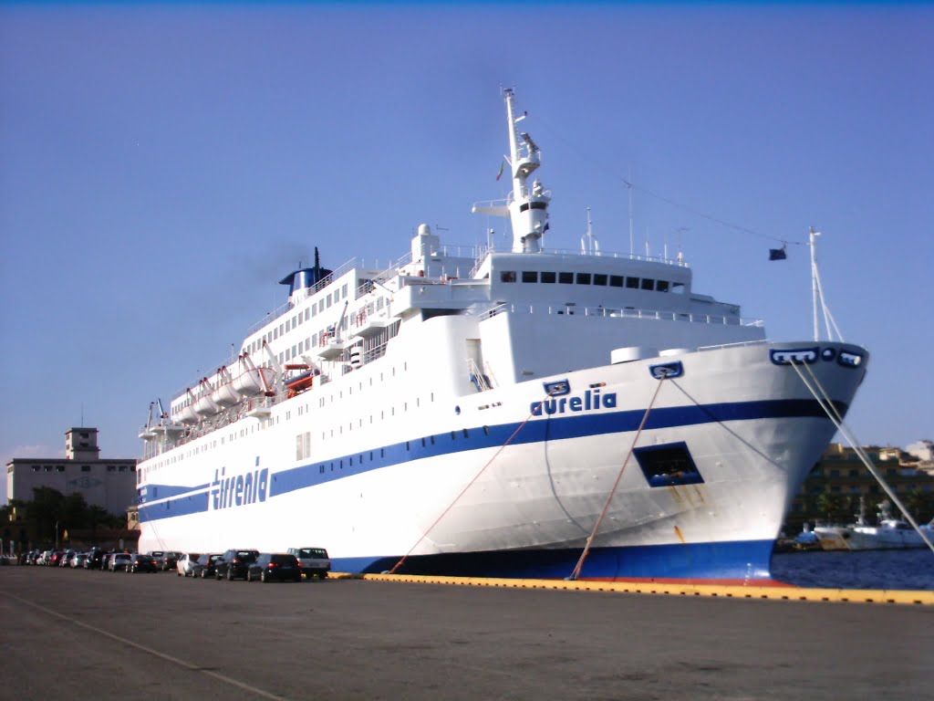 La nave Aurelia nel porto 09/2010 by ScanuCri