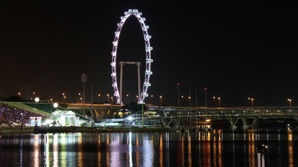 Singapore Flyer (165 m) by bc_harry