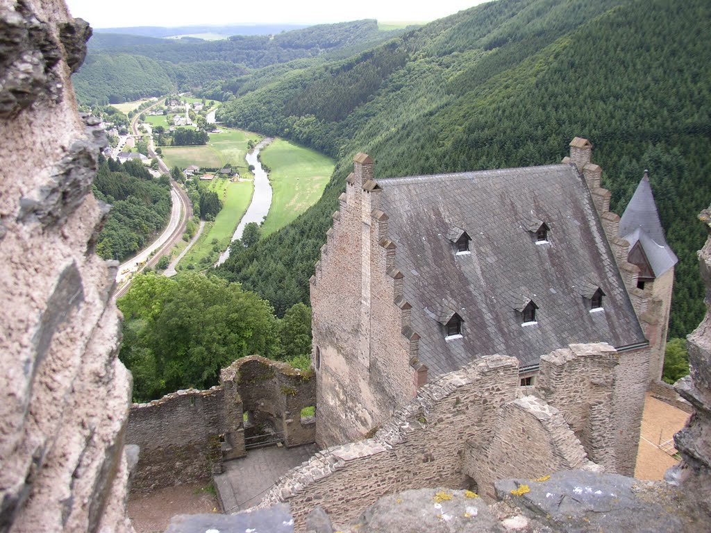 Bourscheid Luxemburg by H Korrel