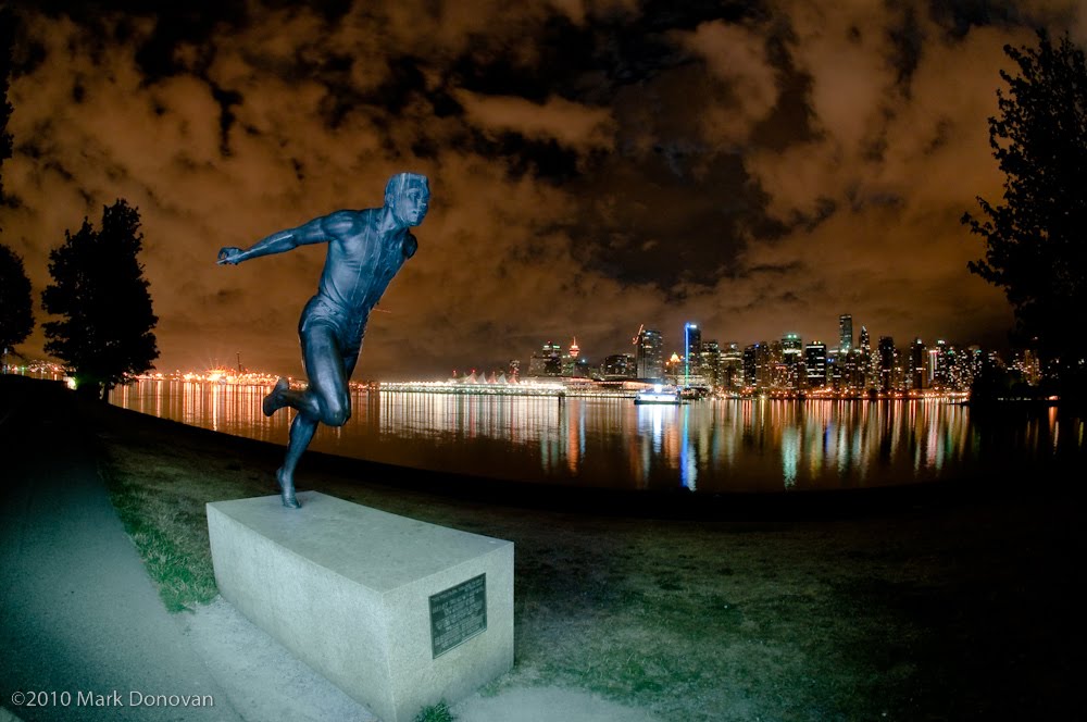 Runner at night by d5photo-com