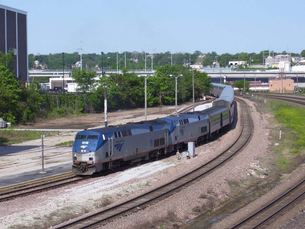 Chicago-bound California Zephyr arriving Omaha by Prion