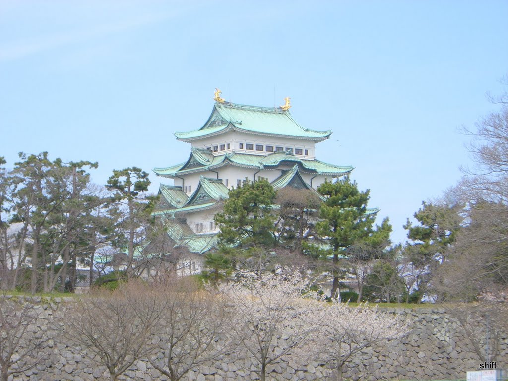 [愛知県]名古屋城さくら祭りにて。金のしゃちほこがまぶしい。 by Shift