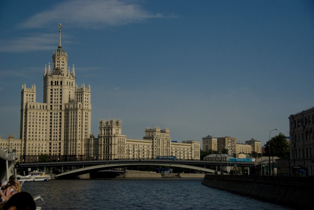 High Building on Kotelnecheskaya naberejnaya by Dmitry Slavinsky (Ru…