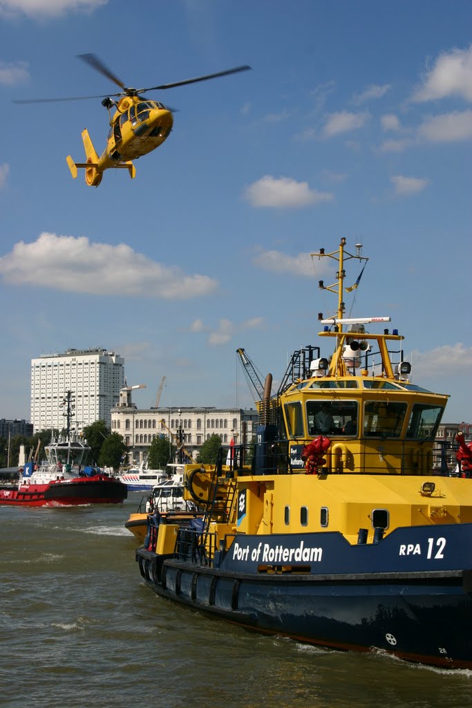 Pilot tug and helicopter by rocklands