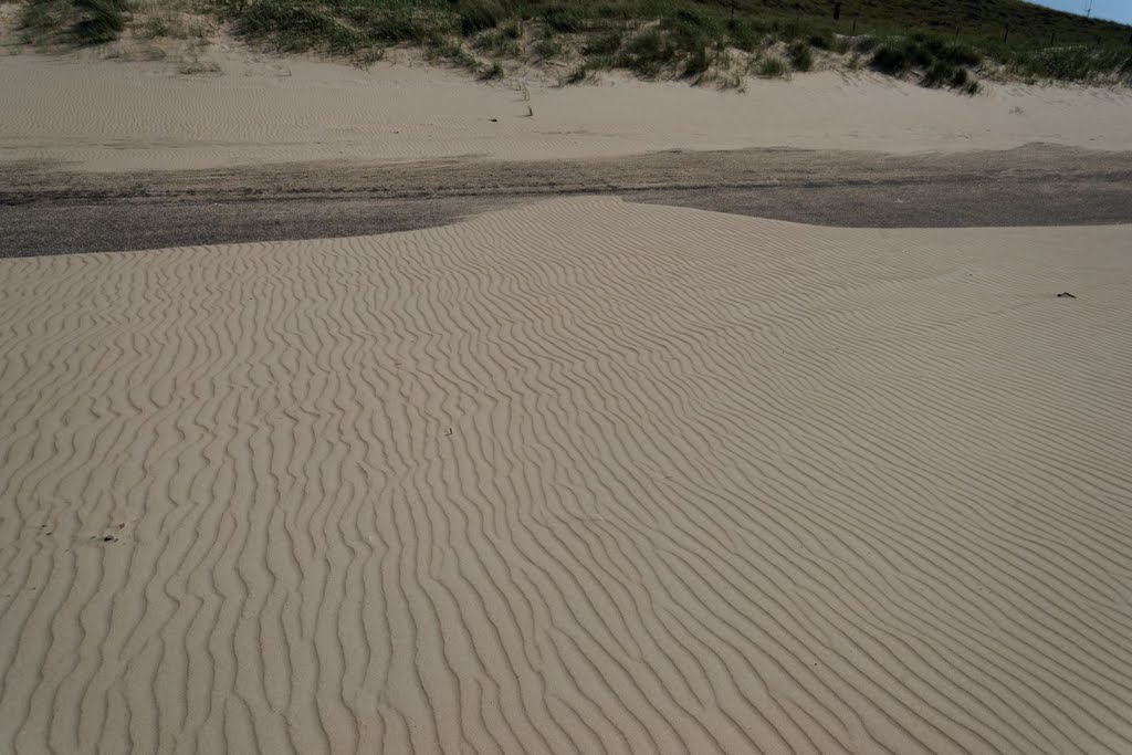 Texel - Beach at the Lighthouse / Eierlandse Vuurtoren - View South & Down by txllxt TxllxT