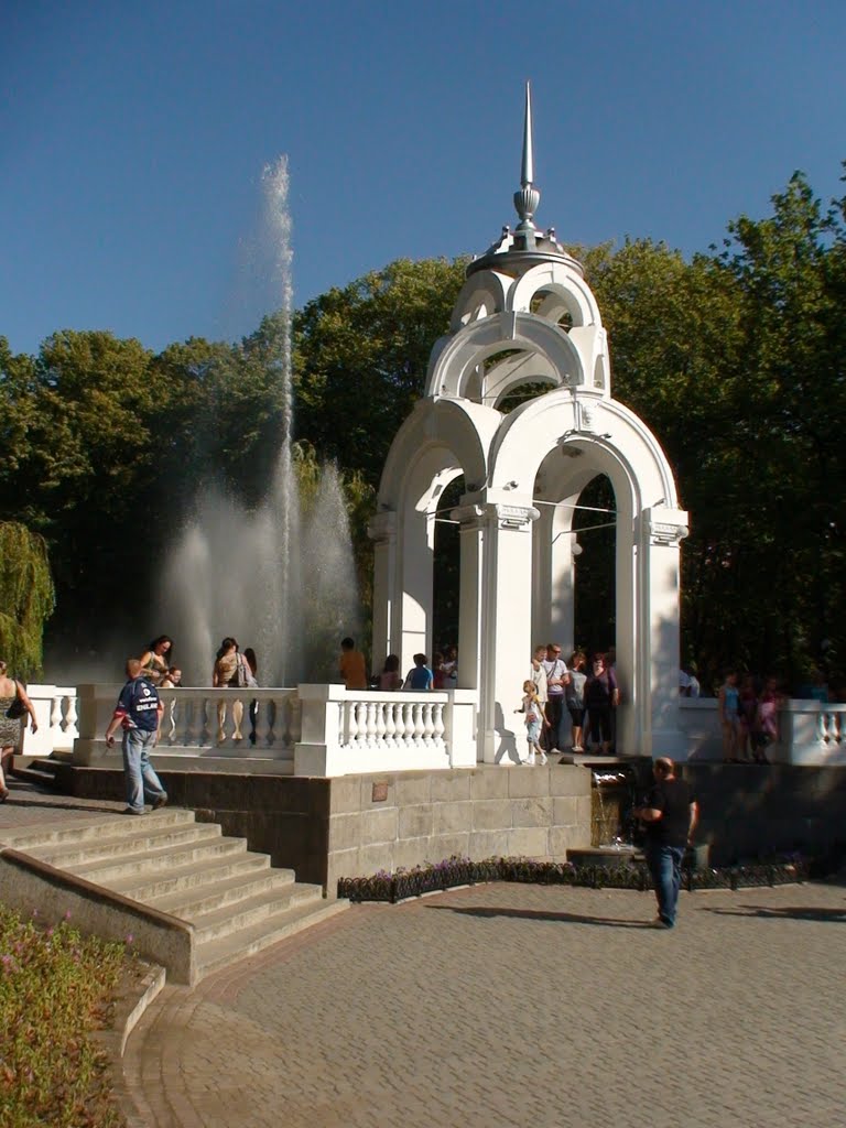 The fountain «Mirror Stream» by KYB(Donbass)