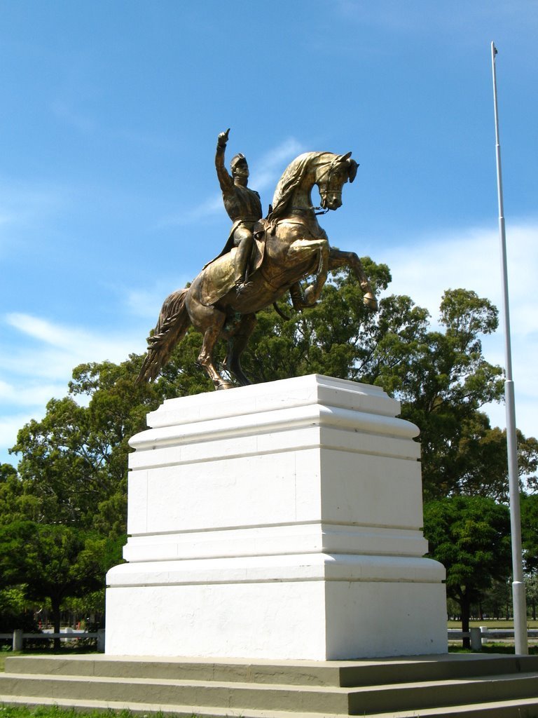 Monumento al Gral. D.J. de San Martín by Kcho