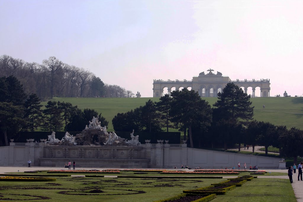 Schloss Schönbrunn; Schlosspark und Gloriette by romano kohlmayer