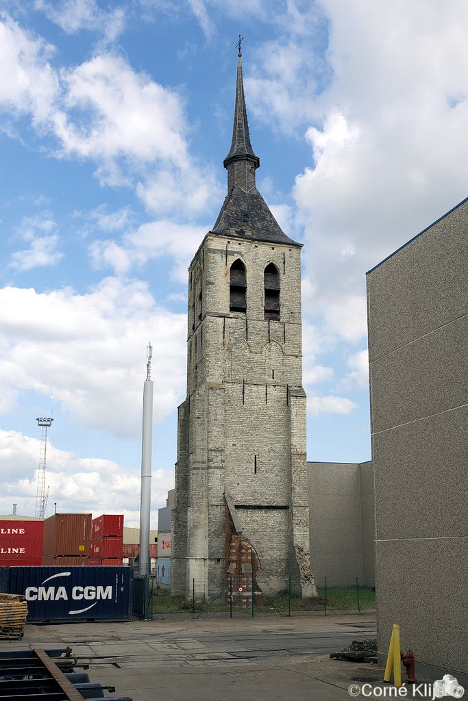 De kerk van het oude dorp Wilmarsdonk (B) dat plaats moest maken voor de Antwerpse haven by Corné Klijs