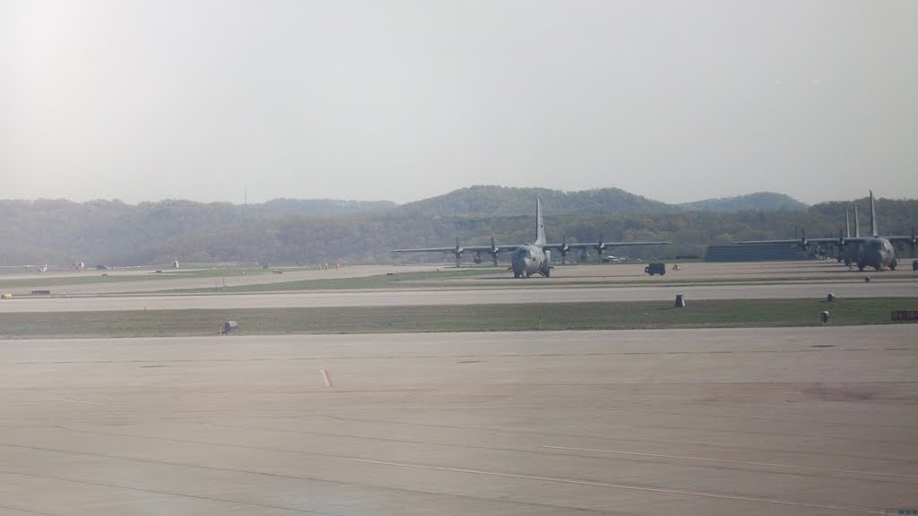 Charleston, West Virginia Airport US Army Aircraft by kllm14369