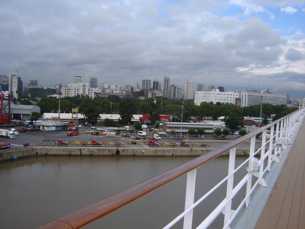 Retiro - Buenos Aires - desde o navio de Cruzeiro - Jan/2010 by Elberth Santos