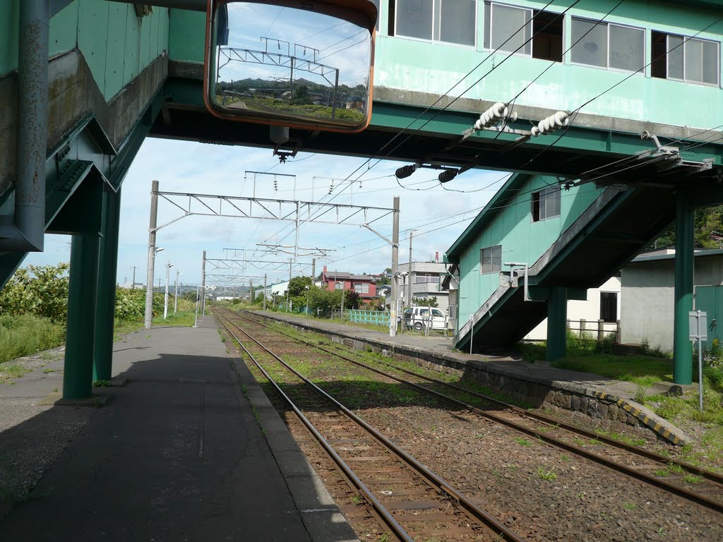 Misaki Sta, Muroran, Hokkaido, Japan (JR御崎駅、北海道室蘭市) by scarbo