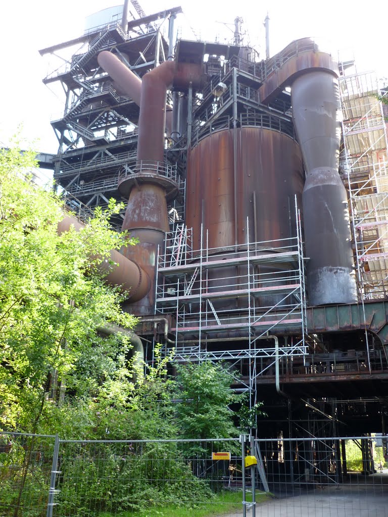 Hochofen 1, erbaut um 1956 (Landschaftspark Duisburg-Nord) / 5.09.2010 by Daniil Bartholomae