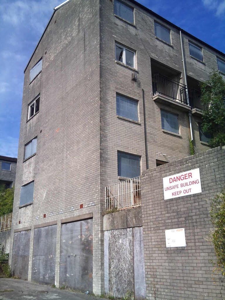 Before demolition. september 2010, Billybanks - Penarth by Jerzy Grzywaczewski