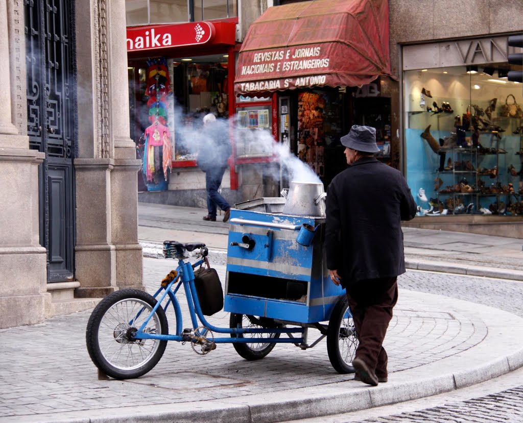 Porto/ Oporto. Chestnut seller by Beto X.