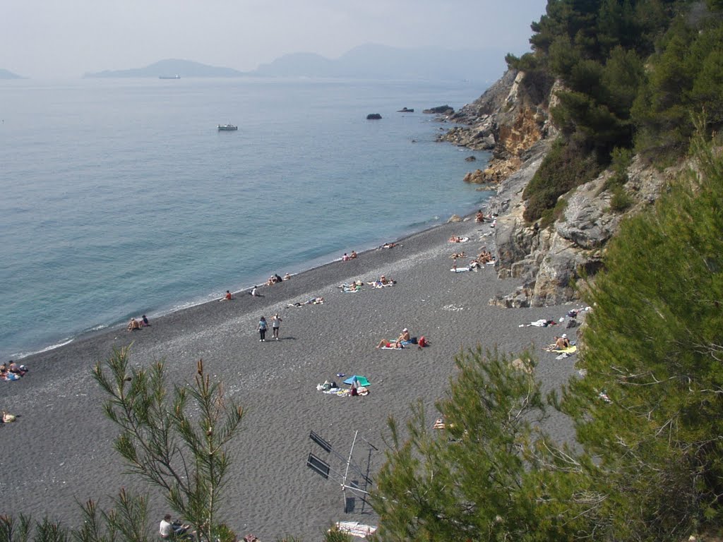 Quasi in spiaggia Punta Corvo by Nicchio