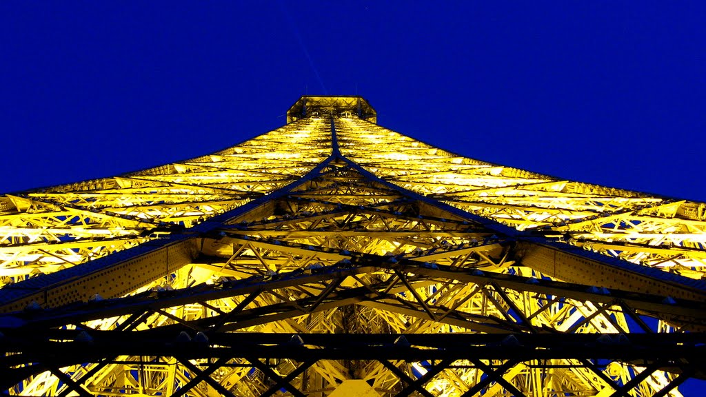 **TORRE EIFFEL ILUMINADA** by JorgeR.