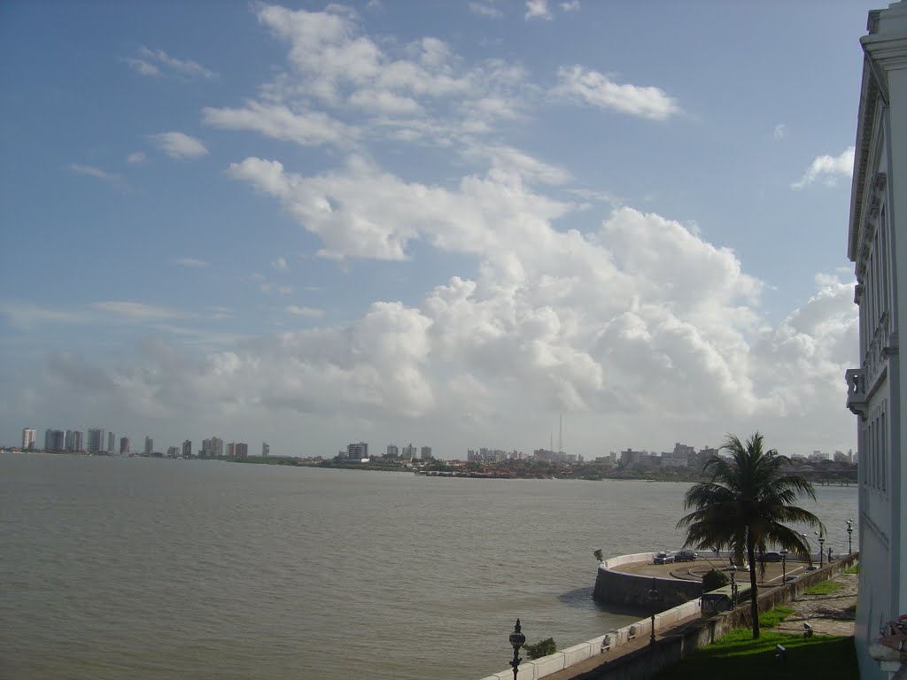 Mirante do Palácio dos Leões (vista para Ponta d'Areia) by Loide Cristina