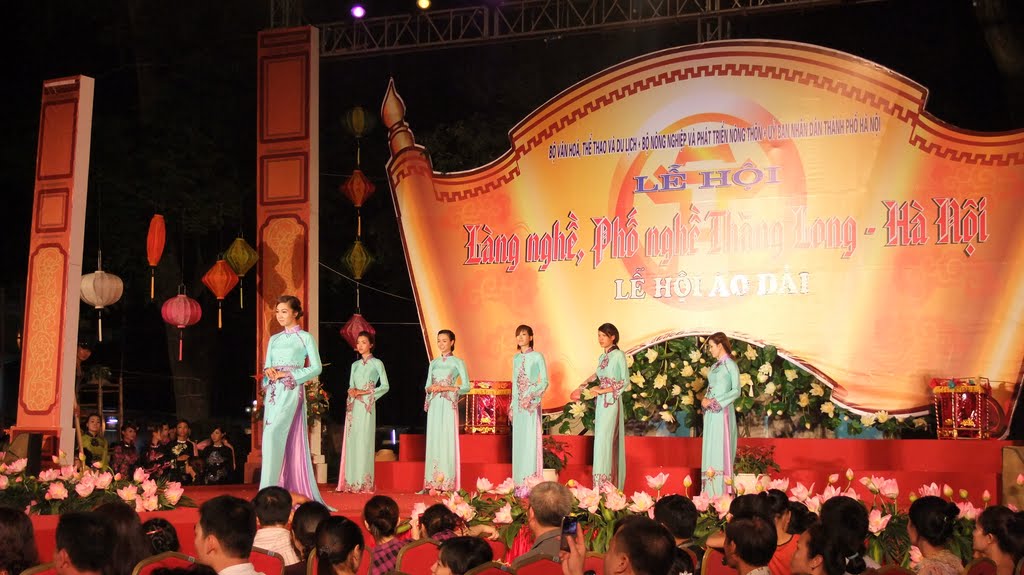 Lễ hội áo dài 3 -TL2010 by Vuonghome