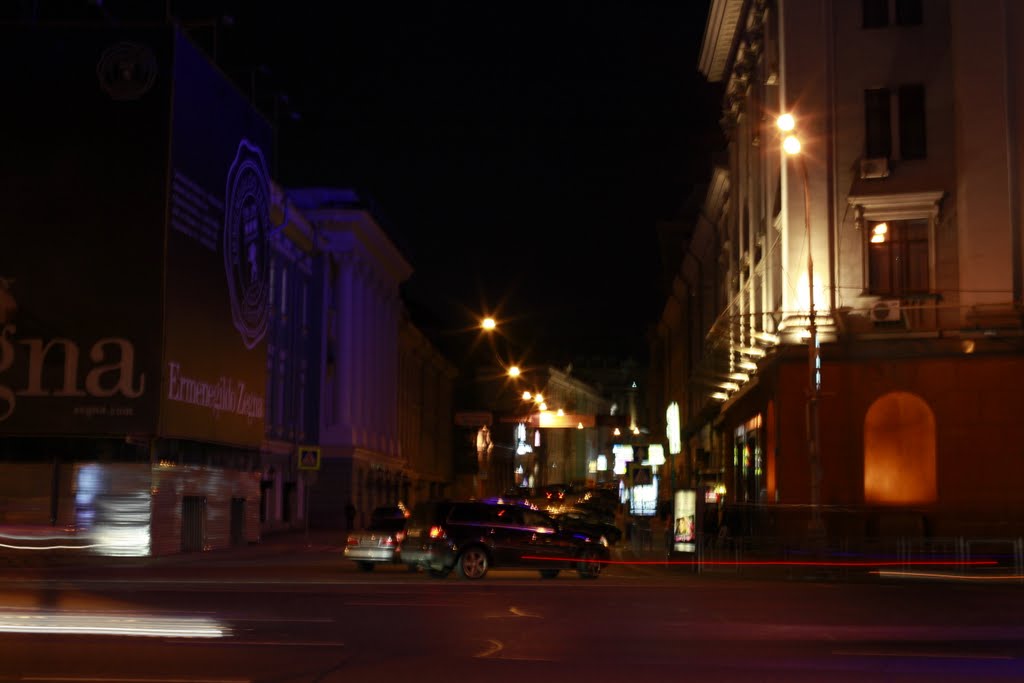 Moscow street at night. Bolshaya Dmitrovka by montenegrophoto.ru