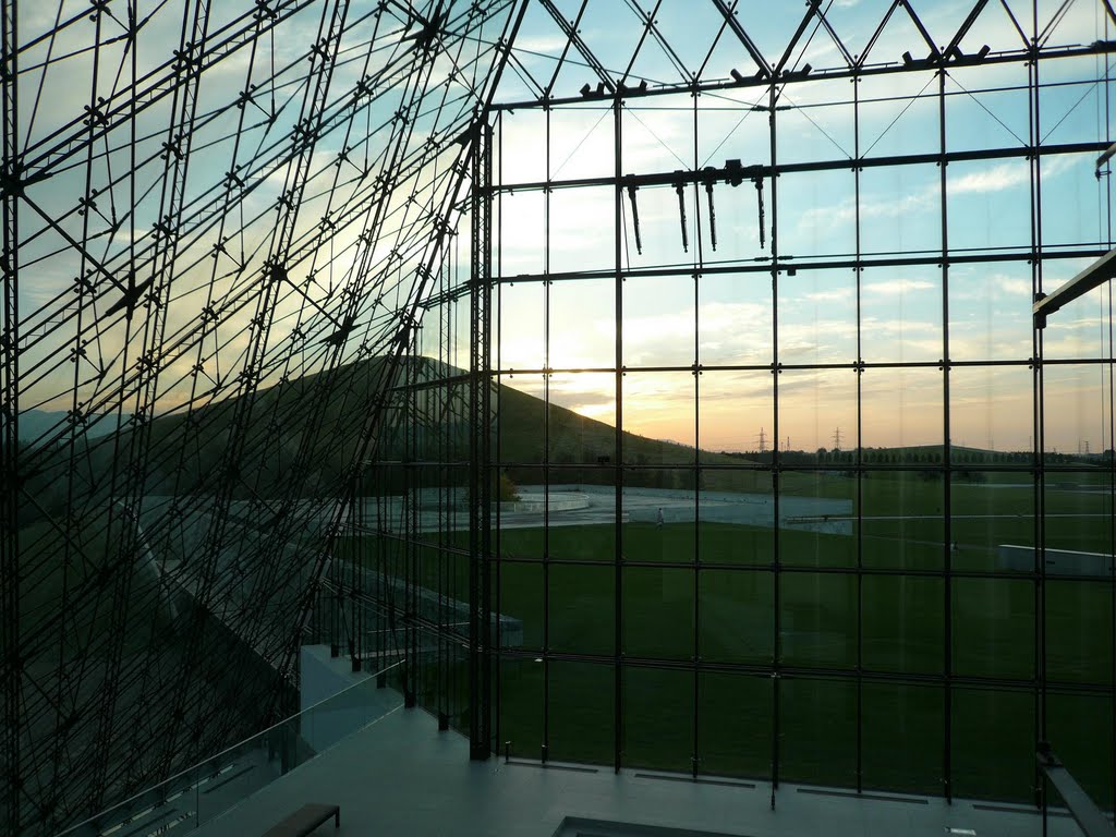 Moerenuma Park, Sapporo, Hokkaido, Japan (モエレ沼公園 ガラスのピラミッド内から見たモエレ山、北海道札幌市) by scarbo