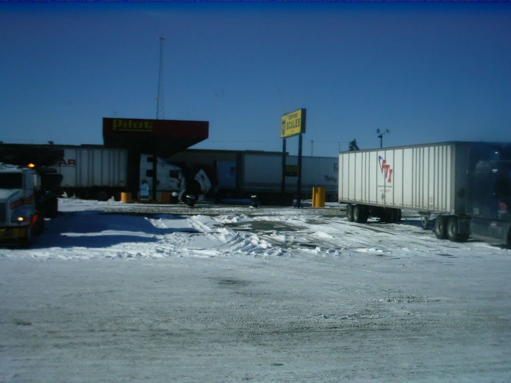 At Piolit Truck Stop in Effingham, Illinois by kllm14369