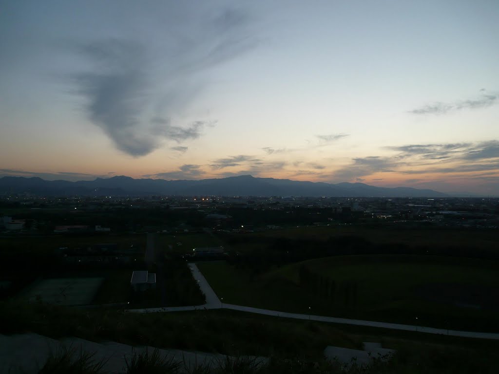 Moerenuma Park, Sapporo, Hokkaido, Japan (モエレ沼公園モエレ山山頂からの眺め、北海道札幌市) by scarbo