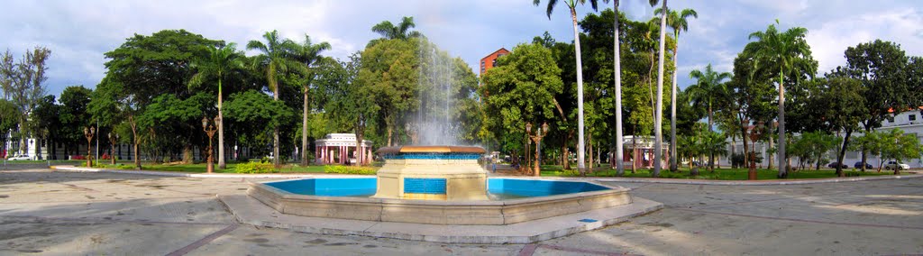 Plaza Bolívar by Carlos J Perez M