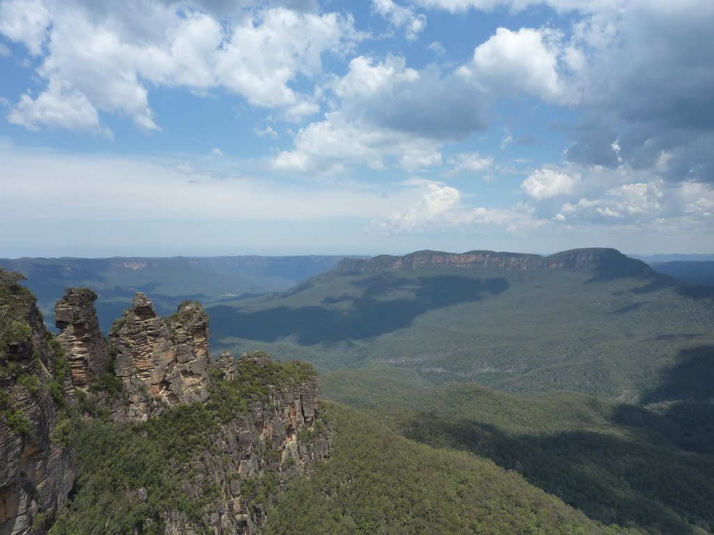 Katoomba - Echo Point Lookout 3 Sisters by locslikes