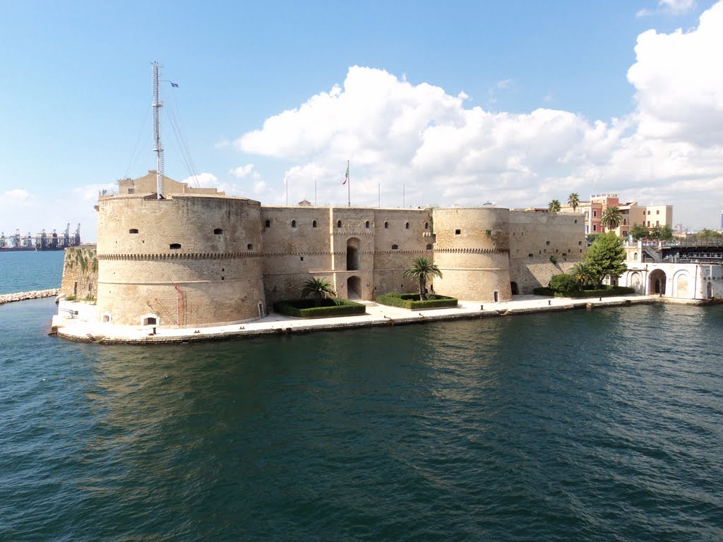 Castle of taranto by tuturut