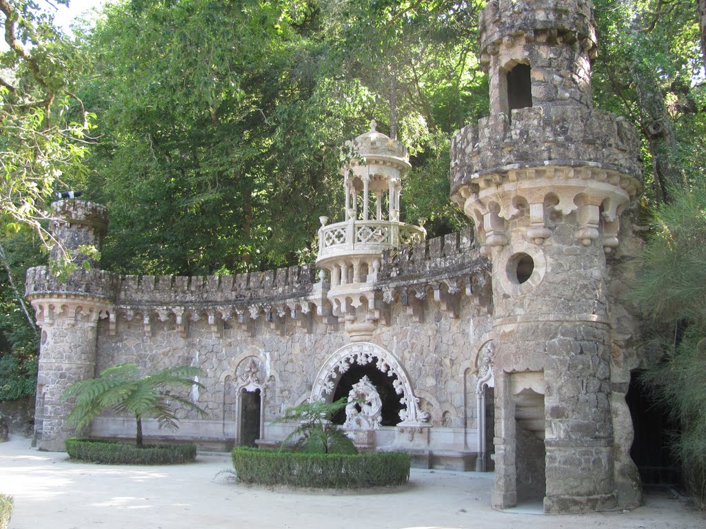 Sintra - Quinta da Regaleira, Portal dos Guardiães, 2010Ago by Luís Paiva Boléo