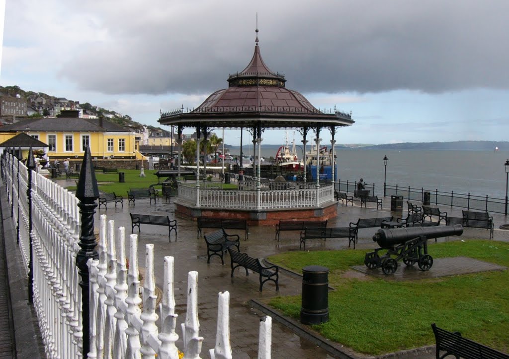 Cobh, lungomare by Gianfranco Massetti