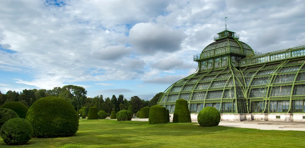 Austria, Wien, Schloß Schönbrunn by Dmitry Slavinsky (Ru…